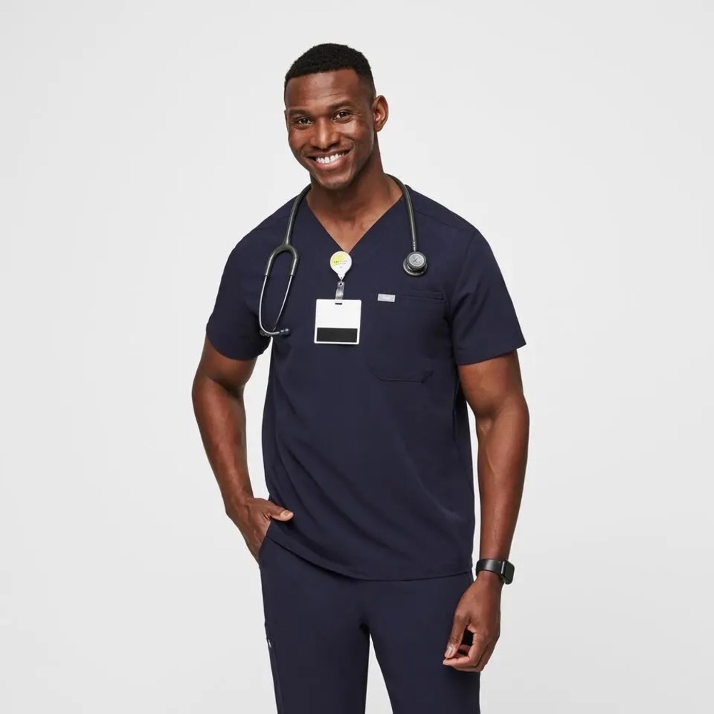 Figs Leon Three-Pocket Scrub Top in Navy Size XL‎